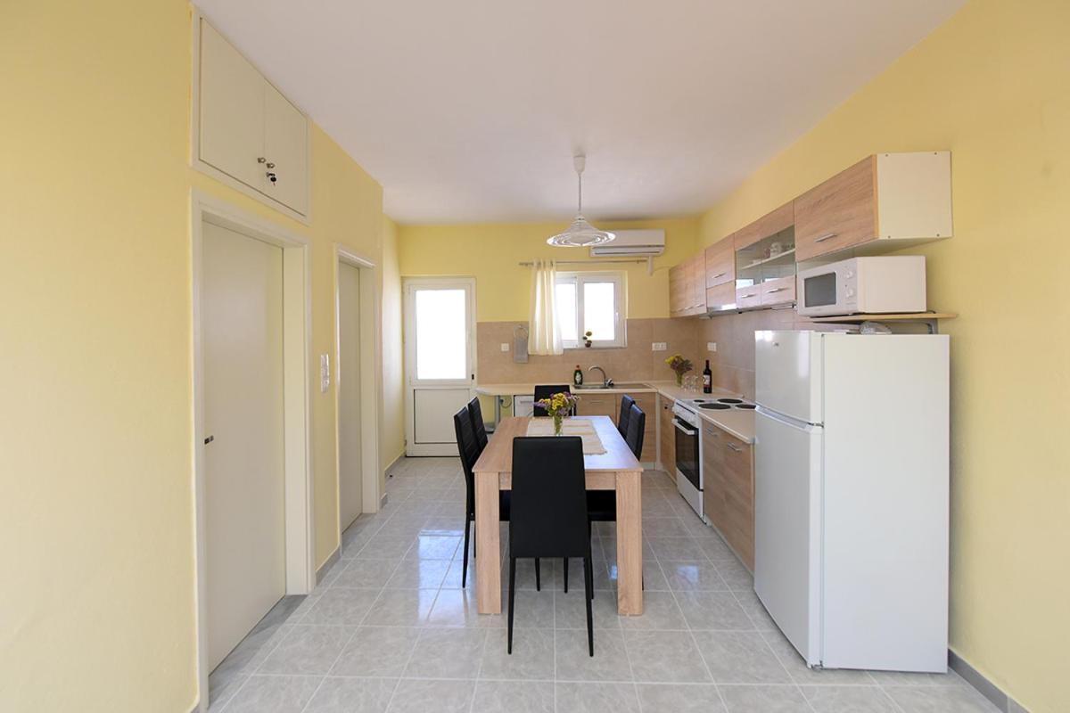 Happy Days Home Apartment Und Studio/Penthouse إياليسوس المظهر الخارجي الصورة