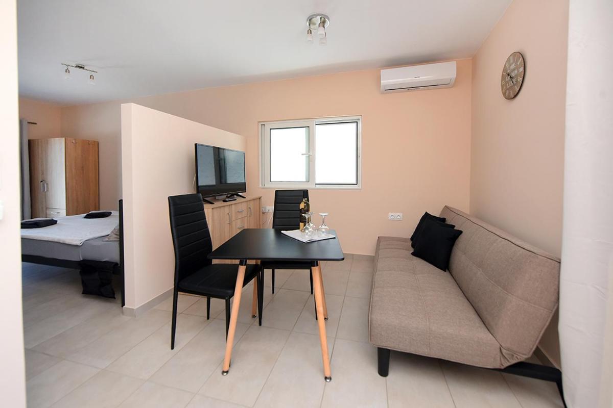 Happy Days Home Apartment Und Studio/Penthouse إياليسوس المظهر الخارجي الصورة