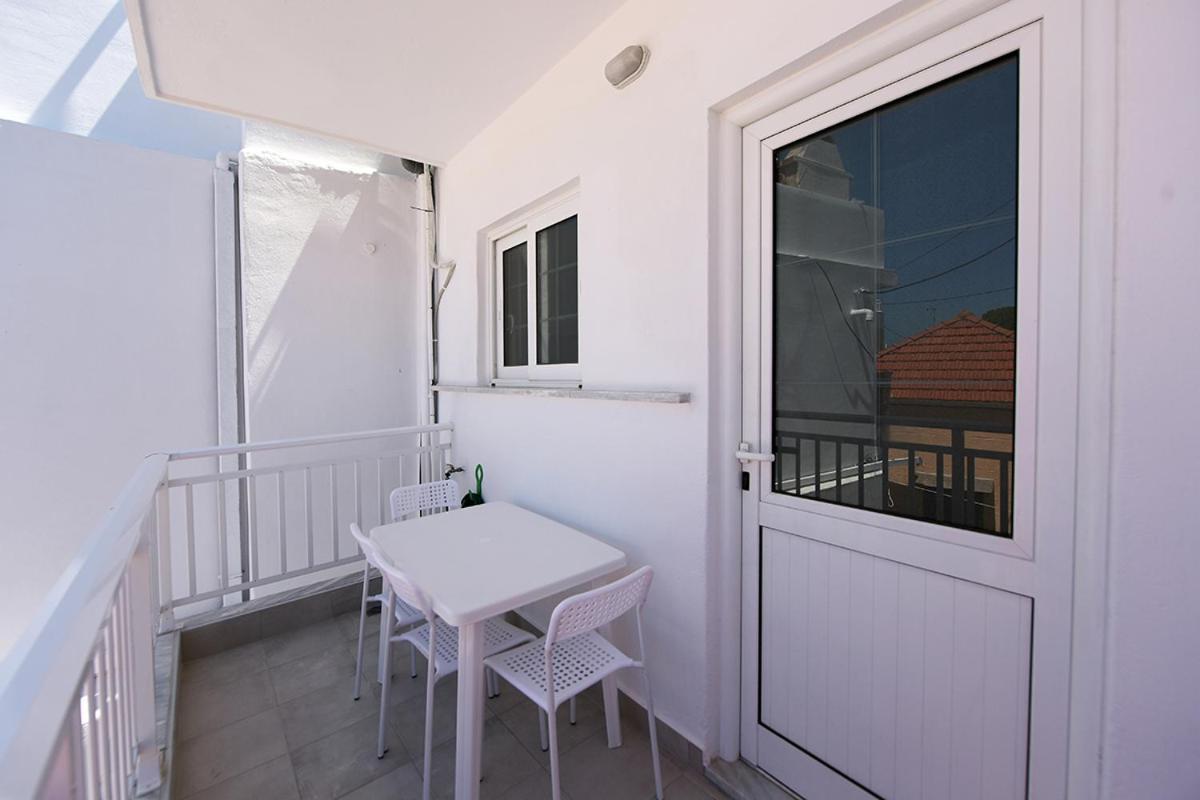 Happy Days Home Apartment Und Studio/Penthouse إياليسوس المظهر الخارجي الصورة