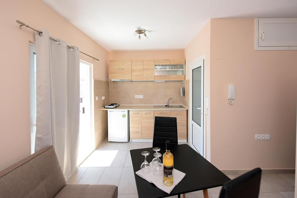 Happy Days Home Apartment Und Studio/Penthouse إياليسوس المظهر الخارجي الصورة