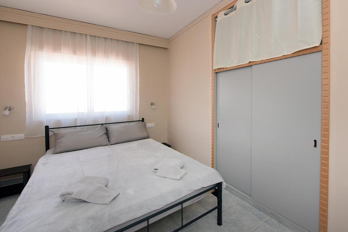 Happy Days Home Apartment Und Studio/Penthouse إياليسوس المظهر الخارجي الصورة
