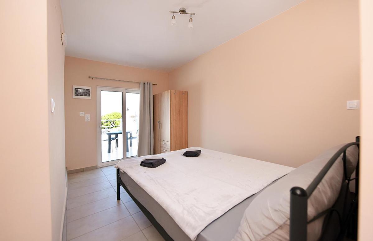 Happy Days Home Apartment Und Studio/Penthouse إياليسوس المظهر الخارجي الصورة