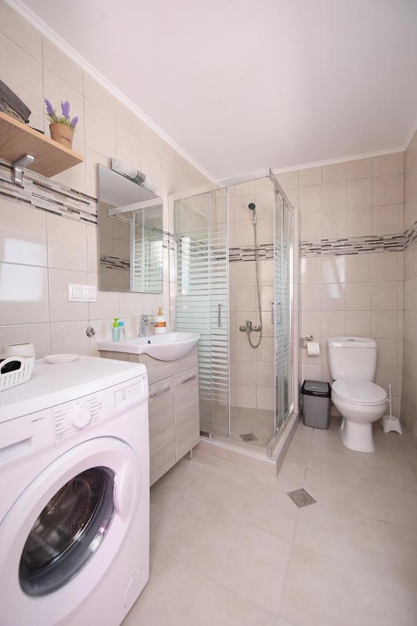 Happy Days Home Apartment Und Studio/Penthouse إياليسوس المظهر الخارجي الصورة