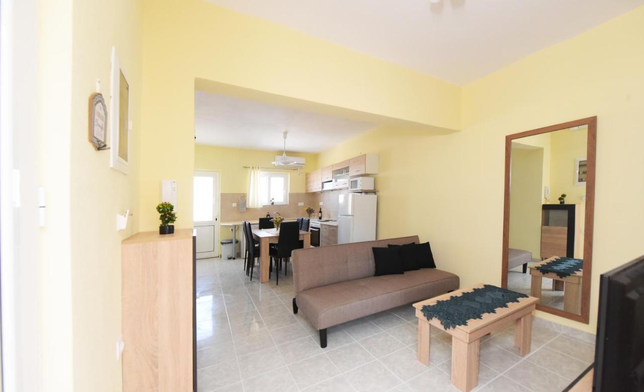 Happy Days Home Apartment Und Studio/Penthouse إياليسوس المظهر الخارجي الصورة