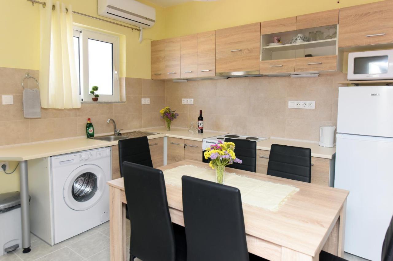 Happy Days Home Apartment Und Studio/Penthouse إياليسوس المظهر الخارجي الصورة